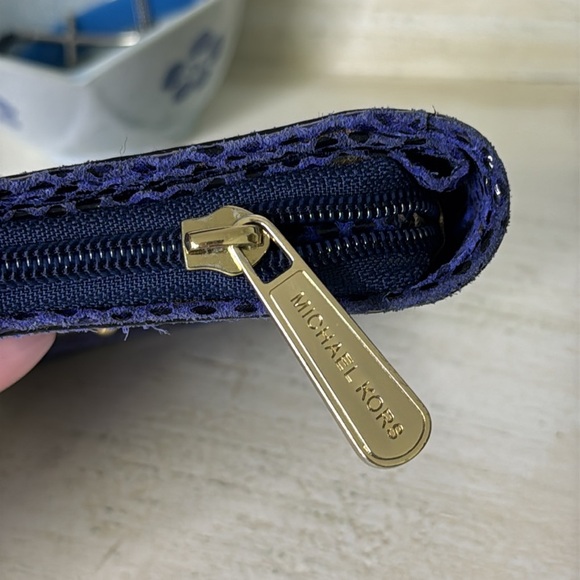 Michael Kors Blue Snakeskin EmbossedTextured Wallet with Gold Hardware - Picture 4 of 9